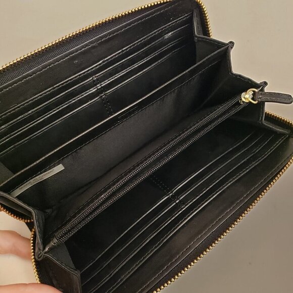 Coach Ashley Black Leather Zip Around Clutch Accordion Wallet Measures 8" x 4" - Picture 4 of 13